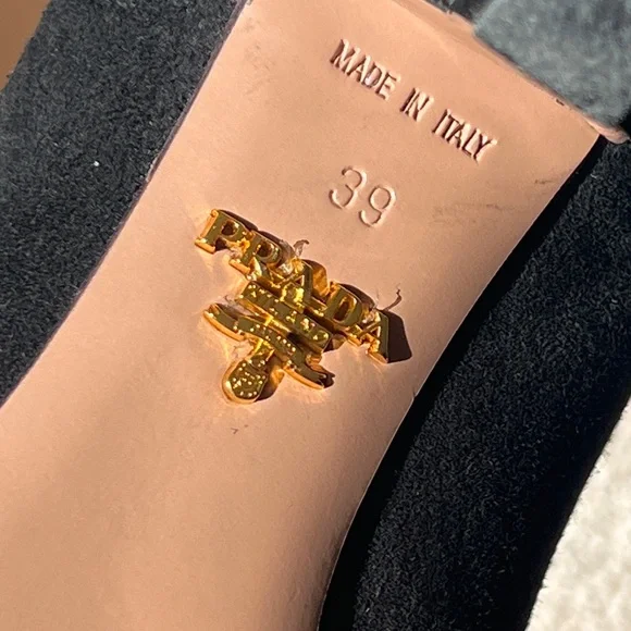 Authentic Prada Black Pointed Toe Heels - Picture 8 of 8